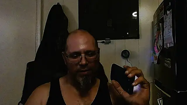 Snapshot of KrazyLegz chatting on 11.16.25 KrazyLegz online show from 11.16.25