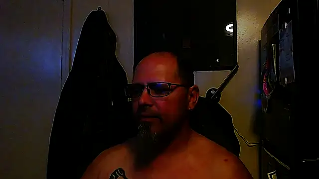 Snapshot of KrazyLegz chatting on 11.16.25 KrazyLegz online show from 11.16.25