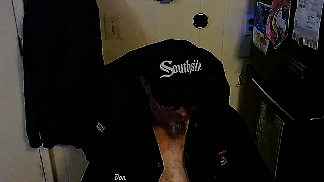 Snapshot of KrazyLegz chatting on 11.19.25 KrazyLegz online show from 11.19.25