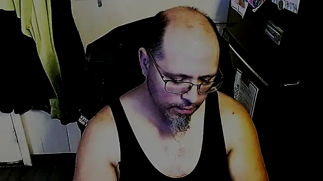 Snapshot of KrazyLegz chatting on 11.22.25 KrazyLegz online show from 11.22.25