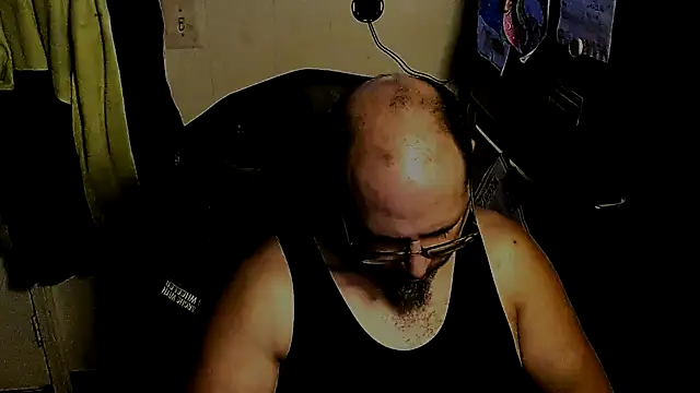 Snapshot of KrazyLegz chatting on 11.27.25 KrazyLegz online show from 11.27.25