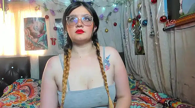 Snapshot of NinaGauther chatting on 12.06.24 NinaGauther online show from 12.06.24