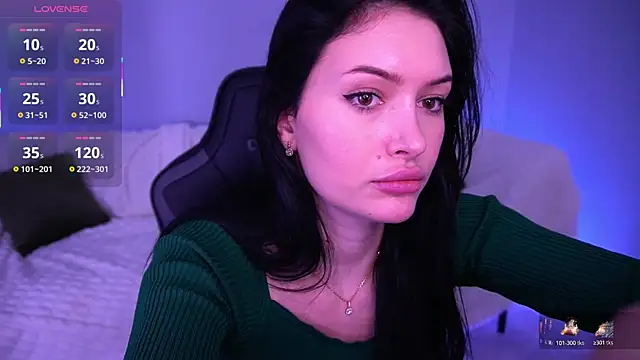 Snapshot of MilaSecrett chatting on 11.27.25 MilaSecrett online show from 11.27.25