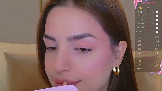 Snapshot of BellaHalles chatting on 11.21.25 BellaHalles online show from 11.21.25