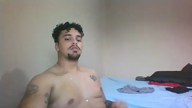 Snapshot of Xcumshot33 chatting on 10.03.25 Xcumshot33 online show from 10.03.25