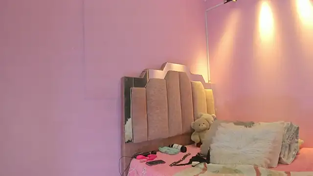 LoveQueen2 online show from 10.04.25