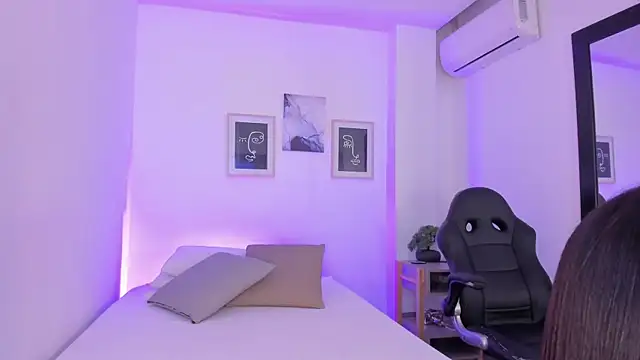 Snapshot of emelie_89 chatting on 02.01.25 emelie 89 online show from 02.01.25