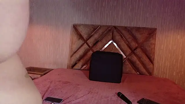 Snapshot of Danielaa_a chatting on 10.24.25 Danielaa a online show from 10.24.25