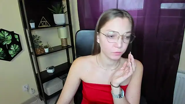 EmillyPlay online show from 03.11.25