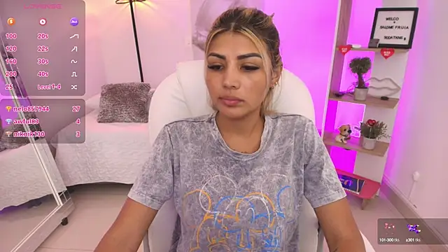 Snapshot of SALOOMEE__ chatting on 01.25.25 SALOOMEE online show from 01.25.25