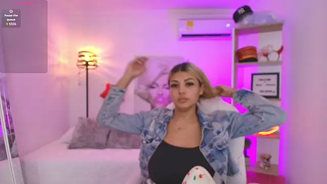 Snapshot of SALOOMEE__ chatting on 03.01.25 SALOOMEE online show from 03.01.25