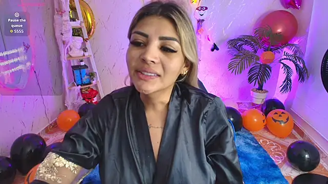 Snapshot of SALOOMEE__ chatting on 10.15.25 SALOOMEE online show from 10.15.25