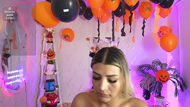 Snapshot of SALOOMEE__ chatting on 10.18.25 SALOOMEE online show from 10.18.25