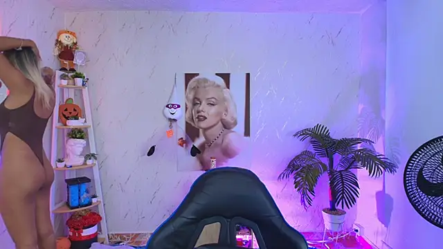 Snapshot of SALOOMEE__ chatting on 11.17.25 SALOOMEE online show from 11.17.25