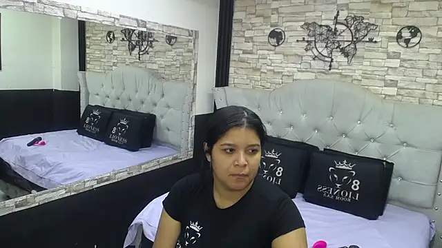 Snapshot of sia_cavad chatting on 11.29.25 sia cavad online show from 11.29.25