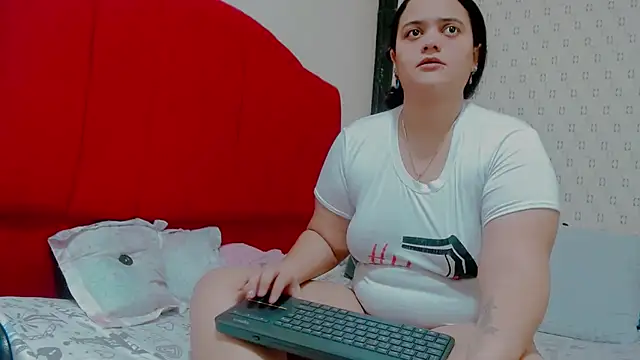 Snapshot of brunnette_hot chatting on 01.31.25 brunnette hot online show from 01.31.25