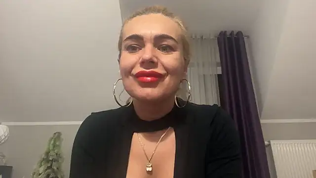 Snapshot of DESIREjenny chatting on 12.28.24 DESIREjenny online show from 12.28.24