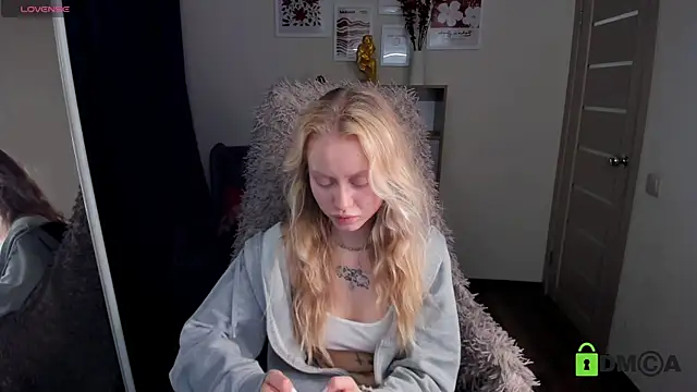 Snapshot of MalenaErnman chatting on 11.29.25 MalenaErnman online show from 11.29.25