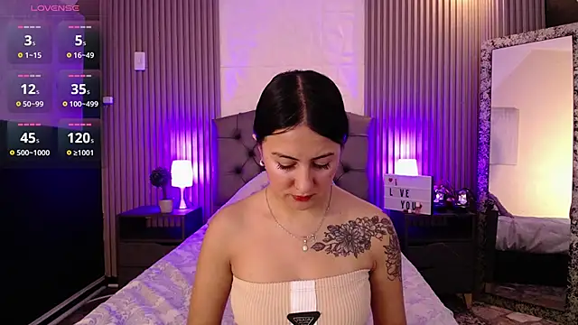 Snapshot of isabella_smith_ chatting on 12.28.24 isabella smith online show from 12.28.24