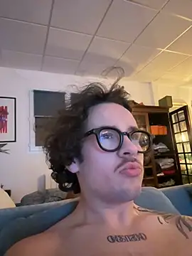 Snapshot of hardmecl chatting on 12.05.25 hardmecl online show from 12.05.25