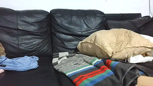 Snapshot of Youns98 chatting on 10.09.25 Youns98 online show from 10.09.25