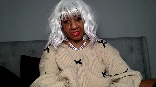 BreanaDivine online show from 01.05.25