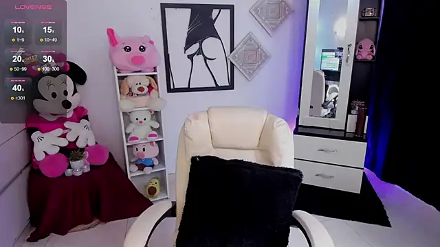 chloejones   online show from 01.25.25