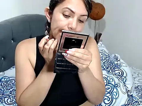 Snapshot of Chantal_hott chatting on 12.29.24 Chantal hott online show from 12.29.24