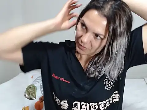 Snapshot of Chantal_hott chatting on 01.10.25 Chantal hott online show from 01.10.25