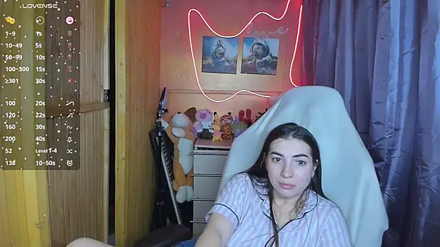 Snapshot of Fiery_Brunette_ chatting on 03.04.25 Fiery Brunette online show from 03.04.25