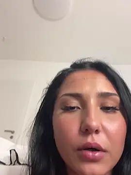 Snapshot of Coco-Love chatting on 02.22.25 Coco-Love online show from 02.22.25