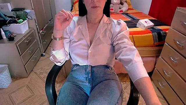 Snapshot of BitterMomXxx chatting on 03.11.25 BitterMomXxx online show from 03.11.25