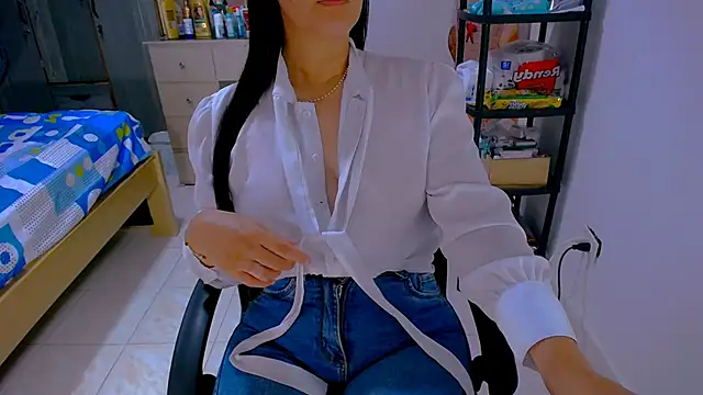 Snapshot of BitterMomXxx chatting on 04.29.26 BitterMomXxx online show from 04.29.26