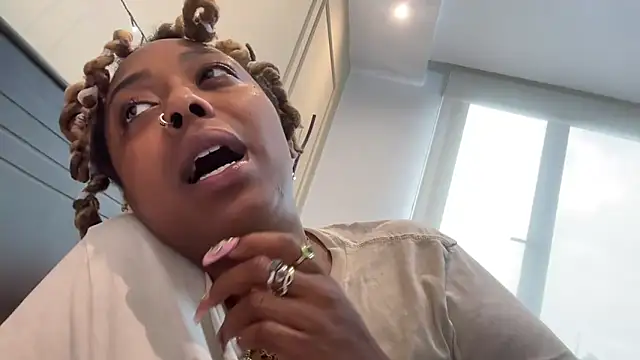 ChocolateCakeQueen online show from 03.09.25