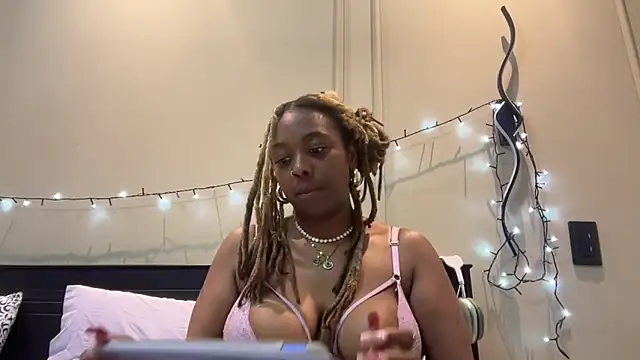 ChocolateCakeQueen online show from 03.15.25