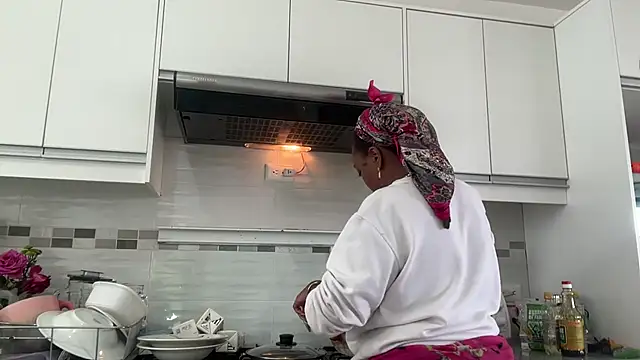 ChocolateCakeQueen online show from 10.14.25