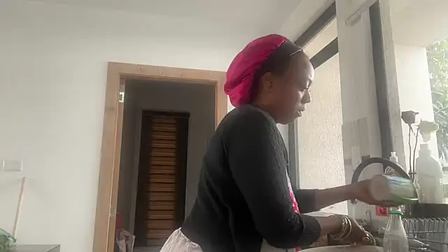 ChocolateCakeQueen online show from 10.18.25