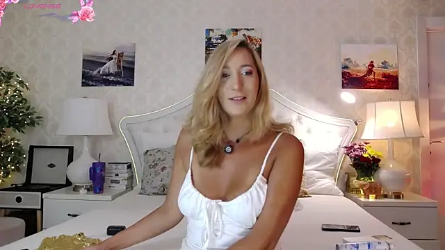 Snapshot of IreneHope chatting on 07.29.26 IreneHope online show from 07.29.26