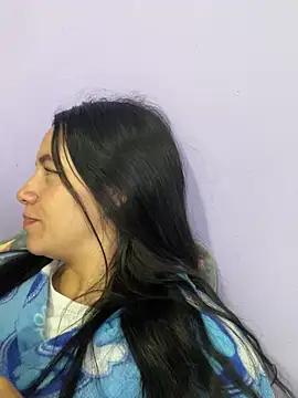 Snapshot of hannahb-e chatting on 01.21.25 hannahb-e online show from 01.21.25