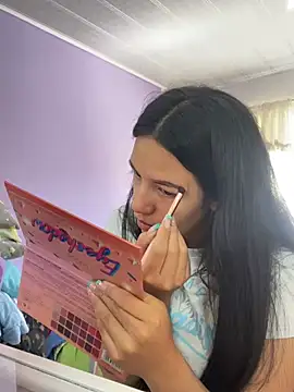 Snapshot of hannahb-e chatting on 01.22.25 hannahb-e online show from 01.22.25