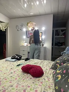 Snapshot of hannahb-e chatting on 01.22.25 hannahb-e online show from 01.22.25