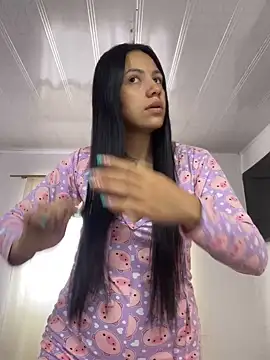 Snapshot of hannahb-e chatting on 01.26.25 hannahb-e online show from 01.26.25