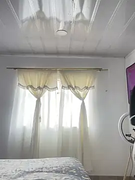 Snapshot of hannahb-e chatting on 02.07.25 hannahb-e online show from 02.07.25