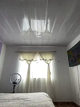 Snapshot of hannahb-e chatting on 02.12.25 hannahb-e online show from 02.12.25