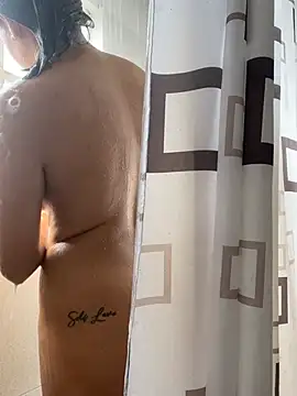 Snapshot of hannahb-e chatting on 03.01.25 hannahb-e online show from 03.01.25