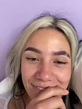 Snapshot of hannahb-e chatting on 03.06.25 hannahb-e online show from 03.06.25