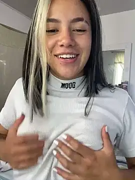 Snapshot of hannahb-e chatting on 03.13.25 hannahb-e online show from 03.13.25