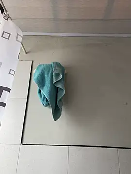 Snapshot of hannahb-e chatting on 03.18.25 hannahb-e online show from 03.18.25