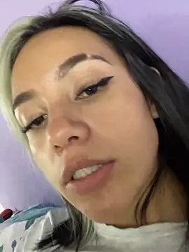 Snapshot of hannahb-e chatting on 03.19.25 hannahb-e online show from 03.19.25