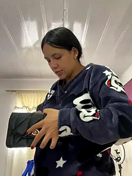 Snapshot of hannahb-e chatting on 12.01.25 hannahb-e online show from 12.01.25